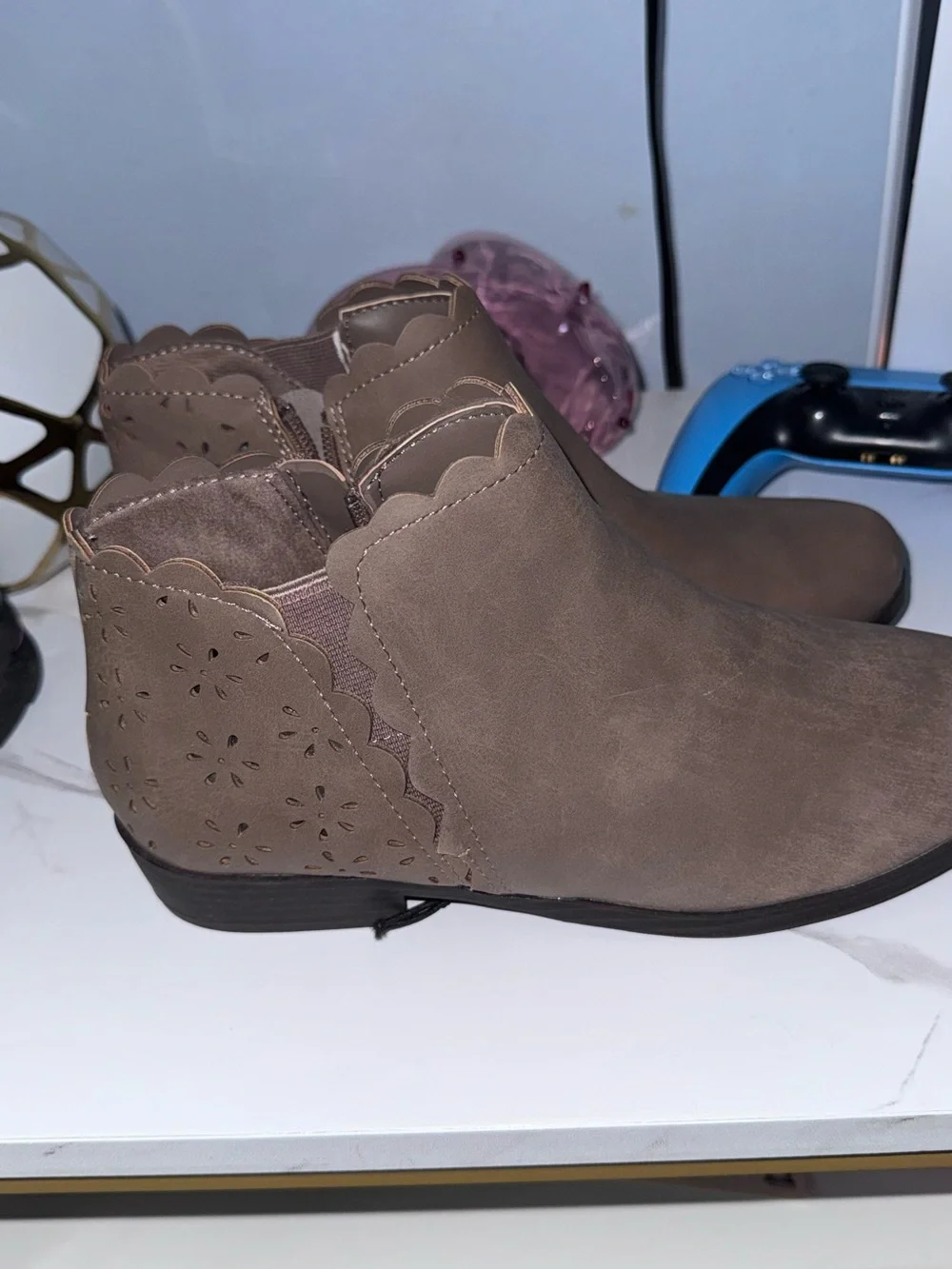 Girls' Scallop-Edge Ankle Boots in Taupe